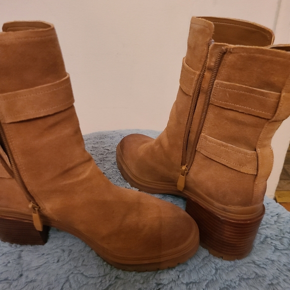 Boots - Picture 2 of 4